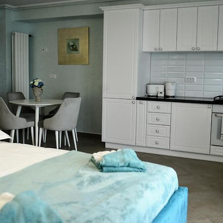 Appartement Myosotis Mamaia Studio By The Lake Extérieur photo