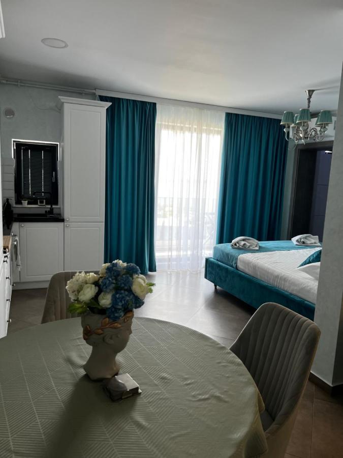 Appartement Myosotis Mamaia Studio By The Lake Extérieur photo